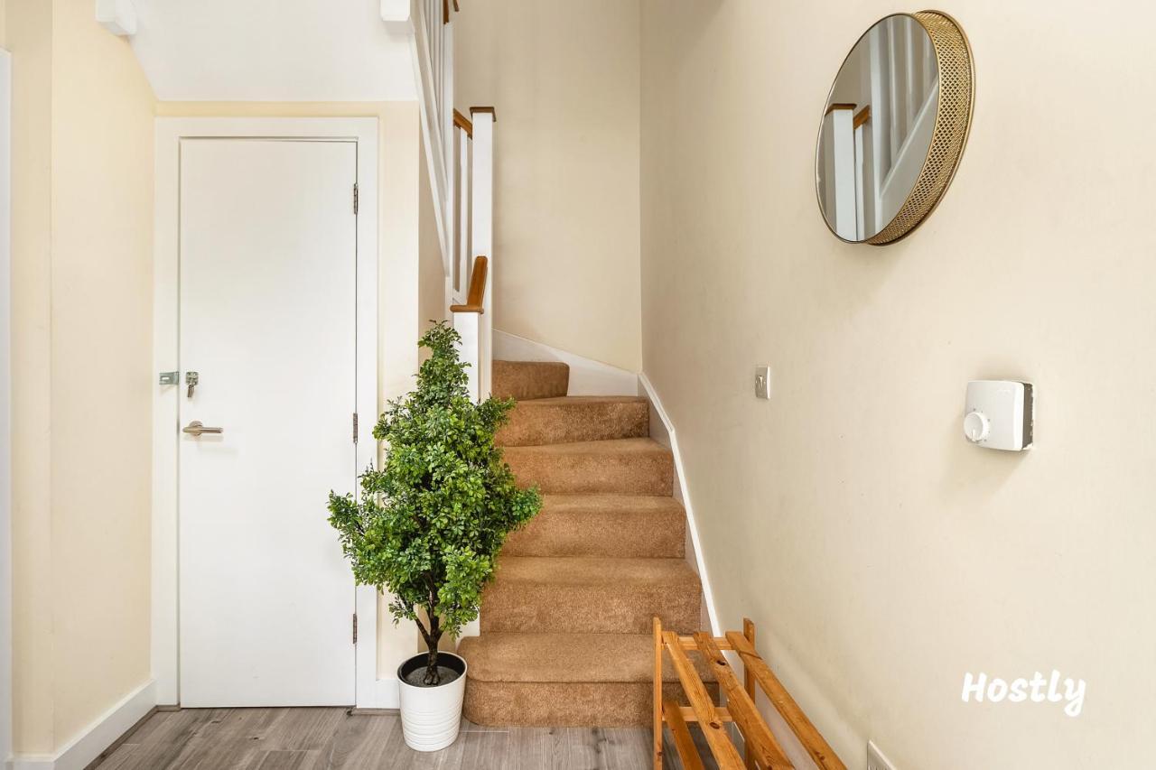 Puffin Way - Comfortable, Spacious House With Parking Reading Exterior foto
